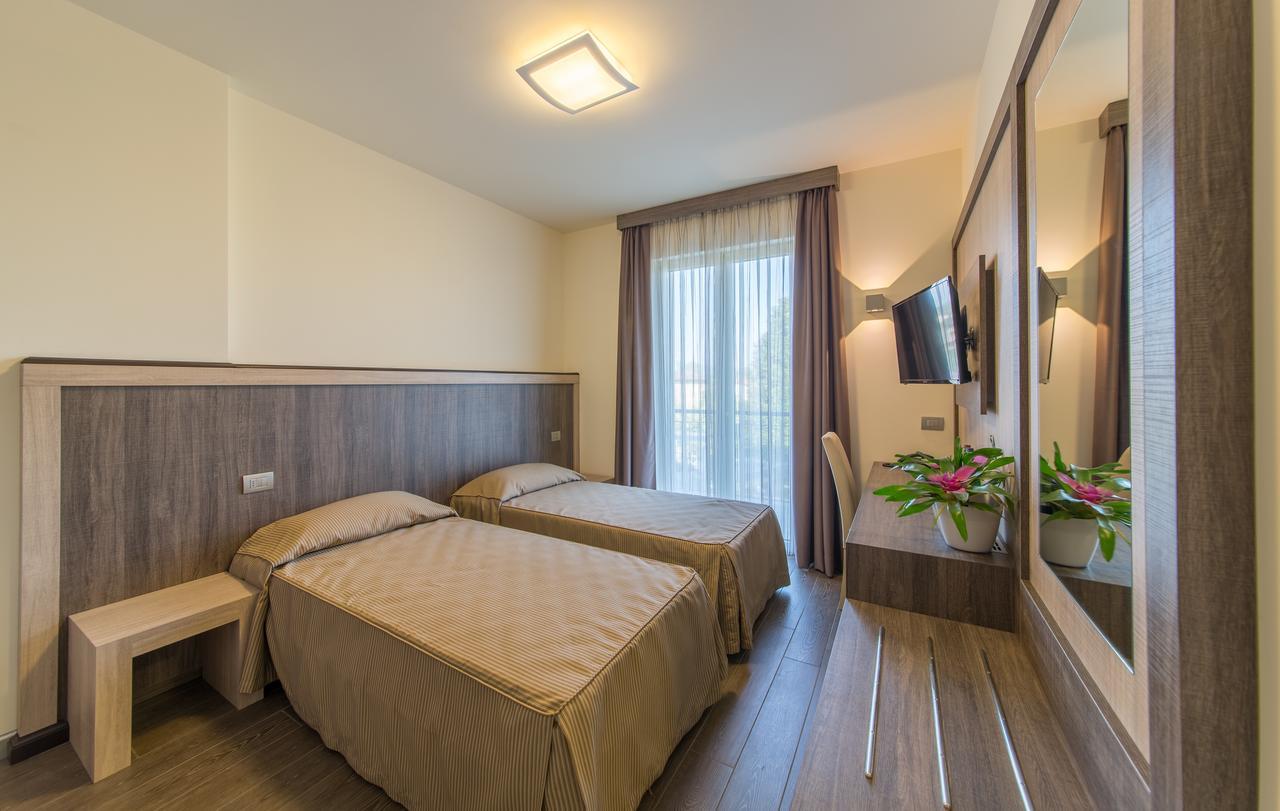 Hotel Panineria Colombera Rossa بريشا المظهر الخارجي الصورة