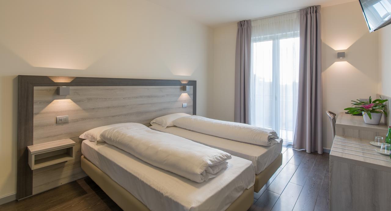 Hotel Panineria Colombera Rossa بريشا المظهر الخارجي الصورة